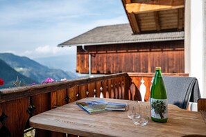 تناول الطعام بالخارج