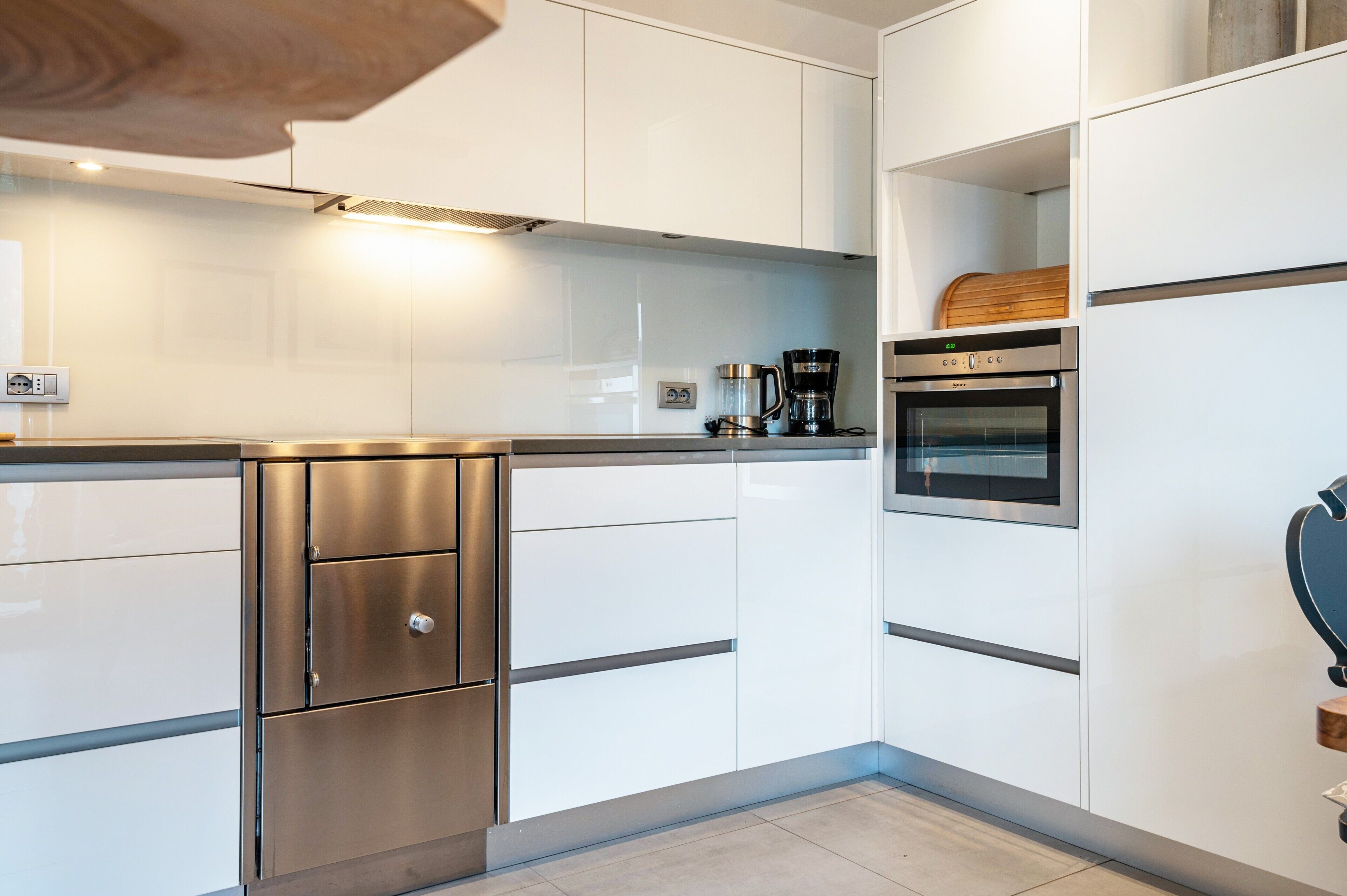 Réfrigérateur, four, plaque de cuisson, lave-vaisselle