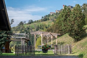 Property grounds - Holiday Apartment "Ritschhof Nuss" with Mountain View, Shared Garden & Wi-Fi (Laion)