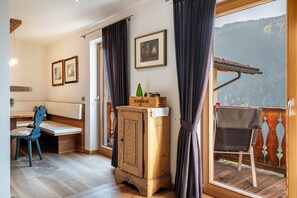 Interior - Holiday Apartment "Ritschhof Nuss" with Mountain View, Shared Garden & Wi-Fi (Laion)