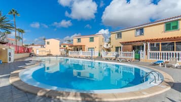 Een verwarmd zwembad