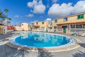 Een verwarmd zwembad