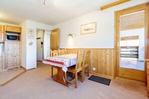 Dining - Holiday Apartment "Le Plein Soleil Méribel Mottaret" with Balcony & Wi-Fi (Les Allues)