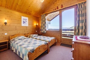 1 bedroom, free WiFi - Holiday Apartment "Le Plein Soleil Méribel Mottaret" with Balcony & Wi-Fi (Les Allues)