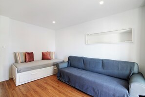 Interior - Apartment "Telmus Villa 1 Andar" with Sea View, Private Terrace & Wi-Fi (Monte Gordo)