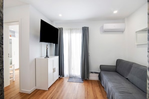 TV - Apartment "Telmus Villa Rc D" with Shared Terrace & Wi-Fi (Monte Gordo)