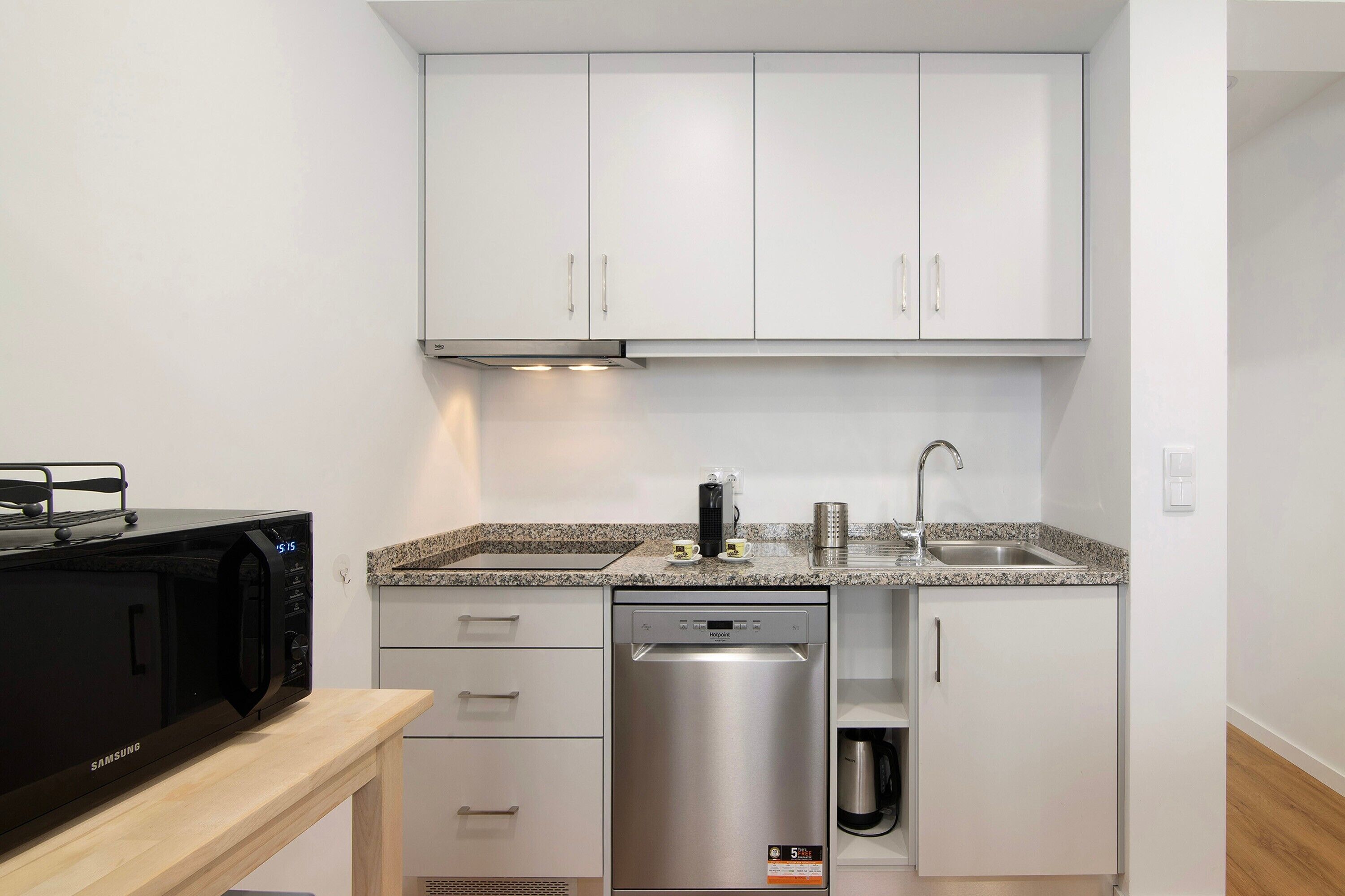 Fridge, microwave, stovetop, dishwasher