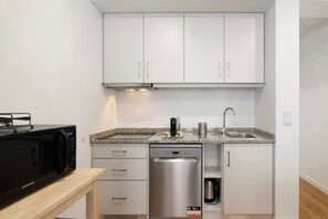 Fridge, microwave, stovetop, dishwasher - Apartment "Telmus Villa Rc E" with Wi-Fi & A/C (Monte Gordo)