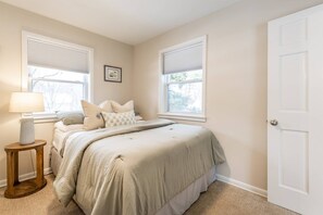 4 bedrooms, iron/ironing board, free WiFi, bed sheets