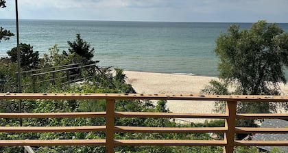 Cabin 53 steps from Porter Beach on Lake Michigan: Family & Pet-Friendly