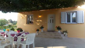 House, Smoking | Exterior