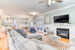 Smart TV, fireplace, video games, table football - Three bedroom house in United States of America, Lincoln City (Lincoln City)