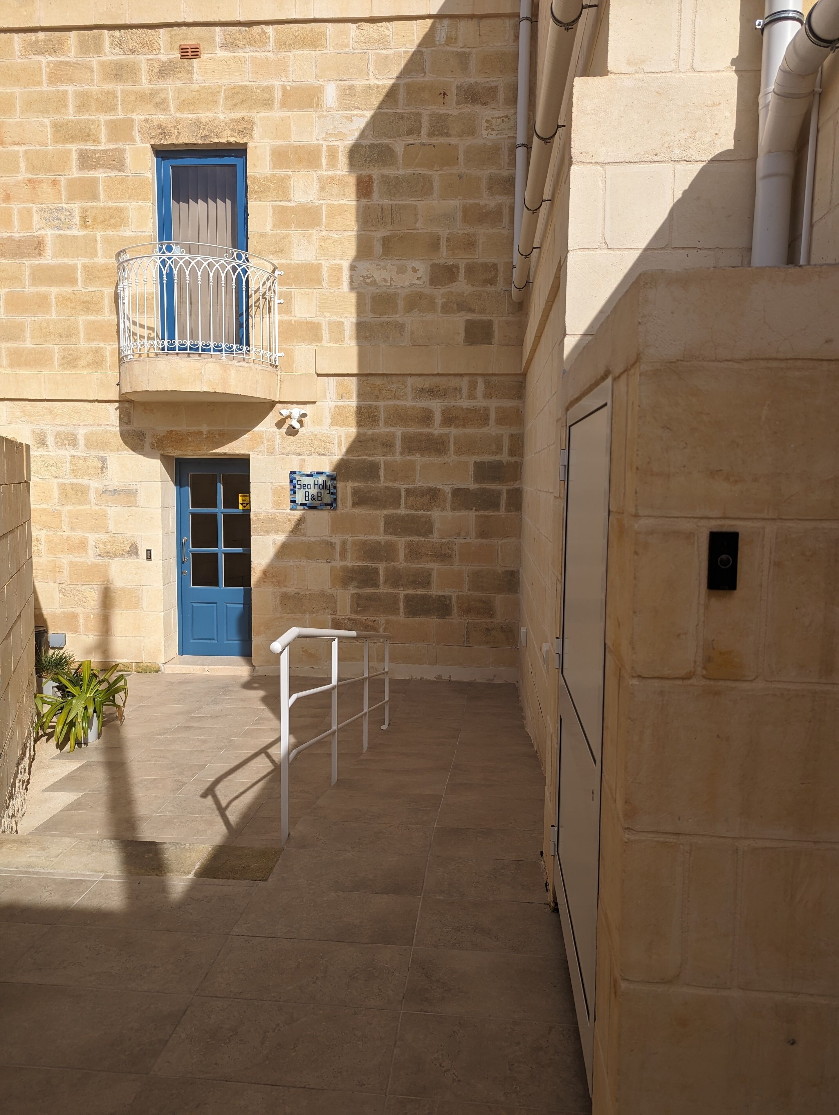 Fachada de la propiedad