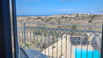 Design Room, 1 Queen Bed, Sea View, Poolside | Balcony view