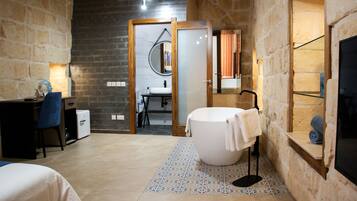 Chambre Design, 1 grand lit, vue mer, en bord de piscine