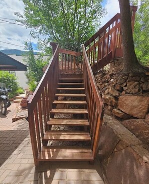 Property grounds - Perfect location, close to the Incline and everything that Manitou has to offer. (Manitou Springs)