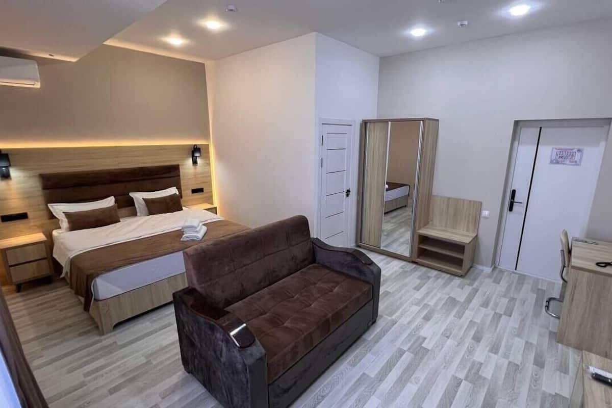 Ropa de cama de alta calidad y escritorio