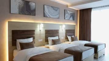 Chambre Triple Standard | Literie de qualité supérieure, bureau