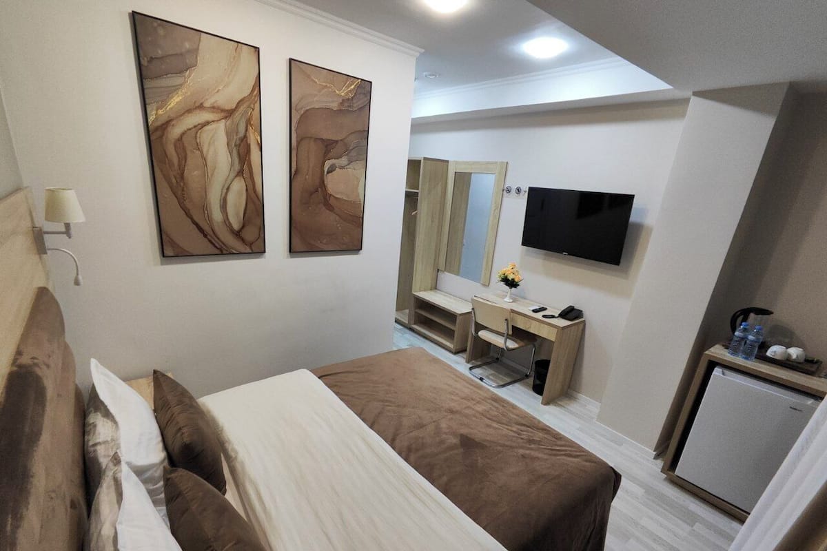 Singola Superior | Biancheria da letto di alta qualità, una scrivania, postazione laptop