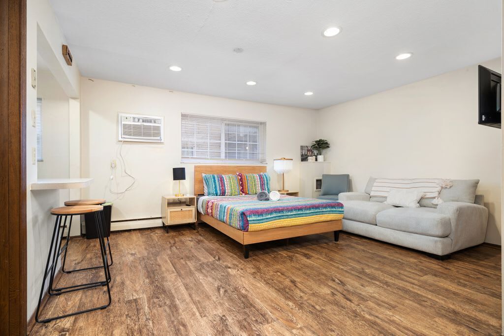 Studio near High St S