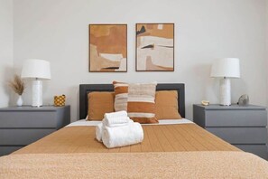 3 bedrooms, iron/ironing board, WiFi, bed sheets - Luxury 3-Bed Near Downtown (Columbus)