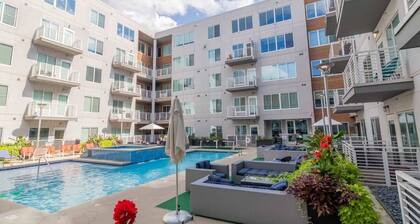 Luxury 3-Bed Near Downtown