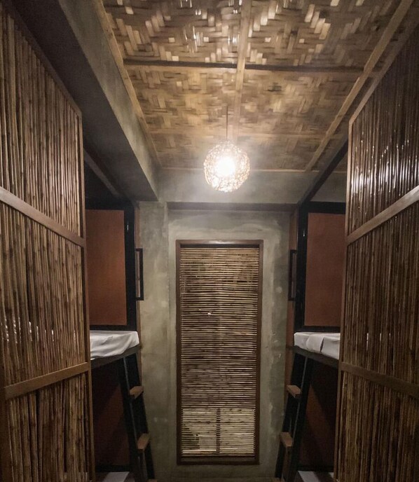 Phòng tập thể cơ bản | Truy cập Internet không dây miễn phí, bộ trải giường 