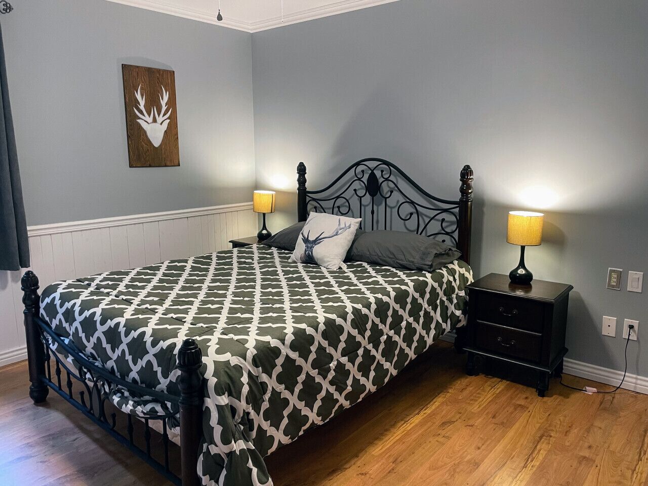 4 chambres, fer et planche à repasser, lit parapluie, Wi-Fi gratuit