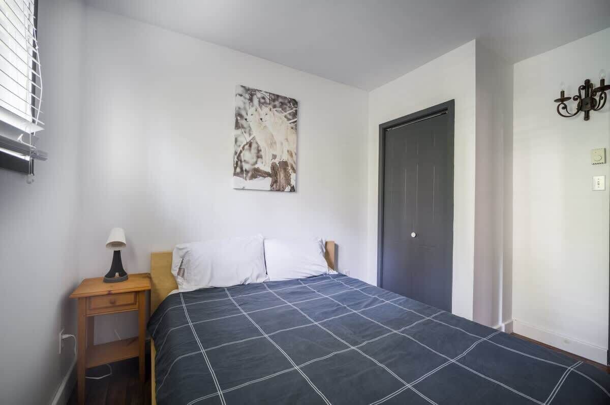 4 bedrooms, iron/ironing board, travel crib, free WiFi