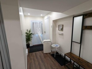 Interior - Affordable Cozy Basement Studio (Montréal)