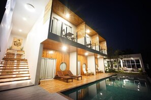 Front of property - evening/night - HOMU Villa Pua (Pua)