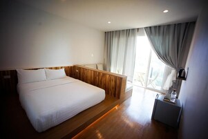 Queen Room with Balcony | Wi-Fi de cortesia, roupa de cama