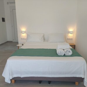 1 bedroom, desk, travel crib, free WiFi - Baydream 2 (Adamantas)