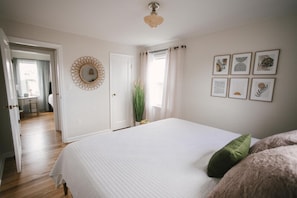 4 bedrooms, desk, iron/ironing board, travel crib