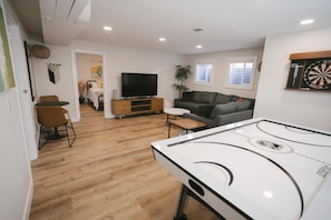 TV connectée, jeux vidéo, table de tennis de table