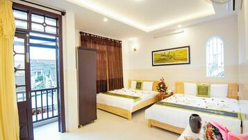 Deluxe Quadruple Room | Minibar, free WiFi
