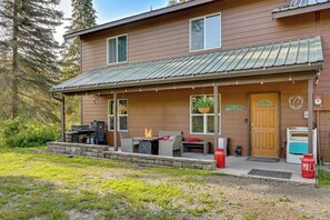 Terrace/patio - Lovely Soldotna Home, Steps From Kenai River (Soldotna)