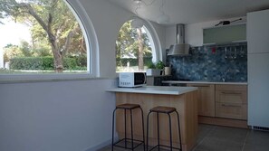 Fridge, microwave, oven, stovetop - New Villa with pool in Valle d'Itria (Puglia)