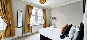 4 bedrooms, desk, iron/ironing board, free WiFi - Habershon by Switchback Stays (Cardiff)