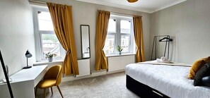 4 عدّة غرف نوم ومكتب ومكواة/لوح كي وواي فاي مجانًا