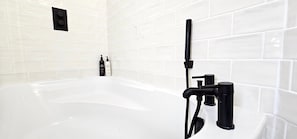 Douche, sèche-cheveux