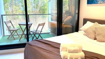 1 bedroom, desk, iron/ironing board, WiFi