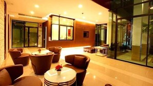 A modern lobby with seating areas, a reception desk, and large windows. - ✈Sea-view 80sqm-1 Bedroom Home-Patong Beach (Tambon Patong)