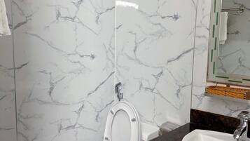 Premium Triple Room | Bathroom | Shower, hydromassage showerhead, towels, soap
