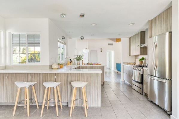 Kühlschrank, Ofen, Herdplatte, Geschirrspüler