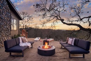 Property grounds - 3.5-Acre 5BDR Rereat w/ Views, Pool + Hot Tub, Fire Pit | Gable by AvantStay (Santa Rosa)