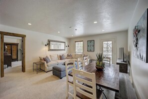 Smart TV, fireplace, offices