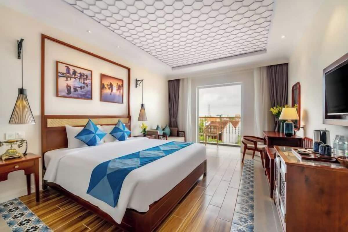 Premium bedding, down duvets, pillow-top beds, minibar