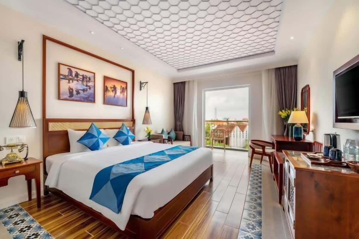 Premium bedding, down duvets, pillow-top beds, minibar