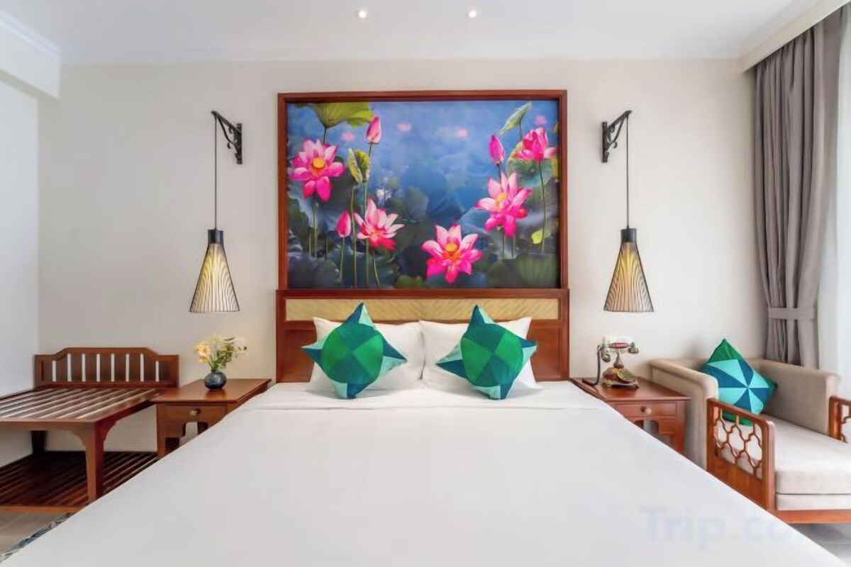 Premium bedding, down duvets, pillow-top beds, minibar